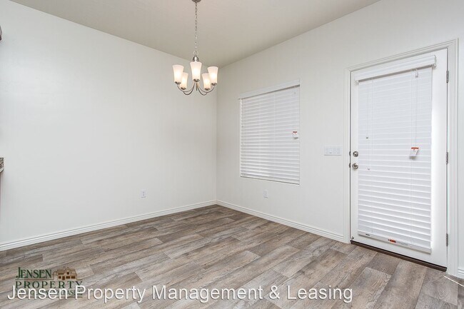 Building Photo - 6 br, 3.5 bath House - 3262 East Livia Drive