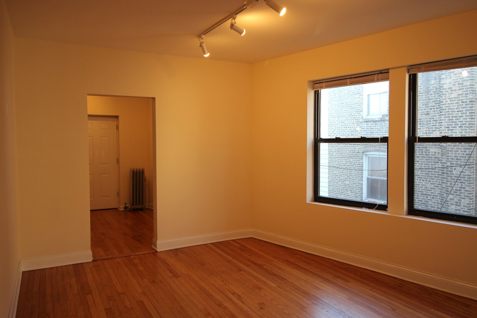 Building Photo - 1638 W North Shore Ave