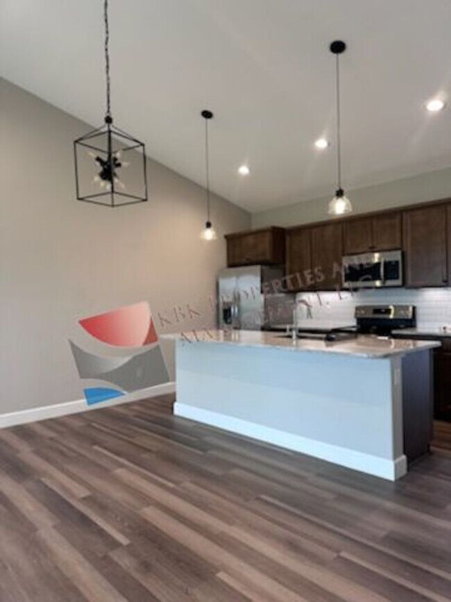 Building Photo - MPH-Maroon Dr