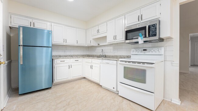 Building Photo - 6806 Cove Cir