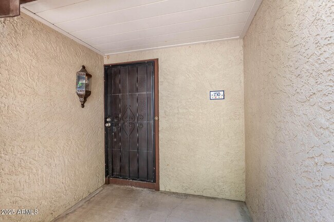 Building Photo - 7557 N Dreamy Draw Dr