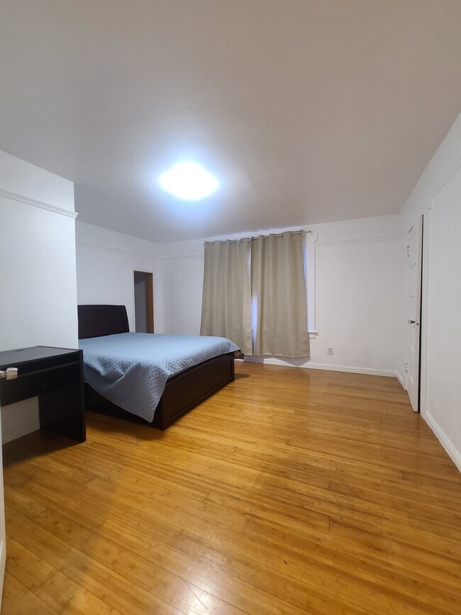 Building Photo - 16 Newton St