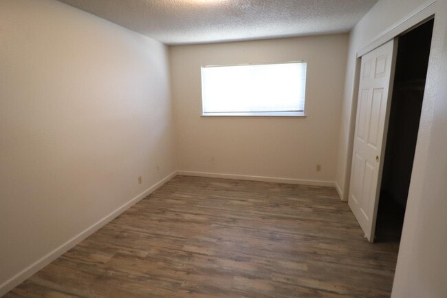 Building Photo - 3342 W Oswego Ave