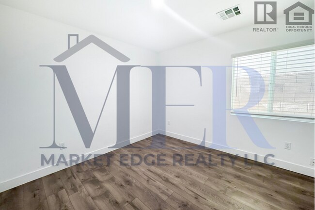 Building Photo - 5Bed/3Bath Home University/McClintock! $399 MOVE-IN SPECIAL! Ready for Immediate Move-In!