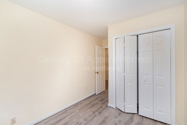 Building Photo - 3009 20th Ct S