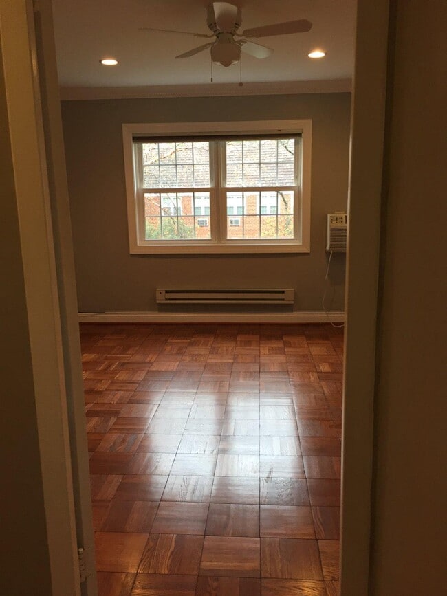 Building Photo - 3250 Martha Custis Dr