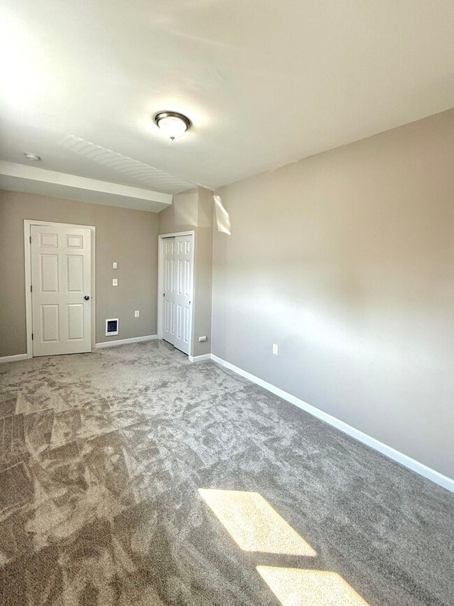 Building Photo - Charming 2-Bed, 1-Bath White Center Home
