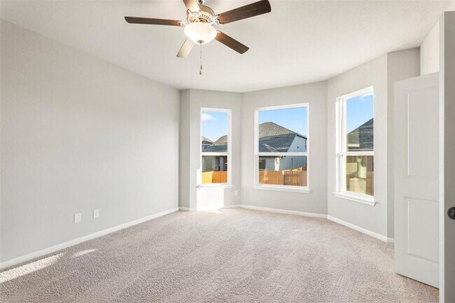 Building Photo - 204 Grn Knl Ln