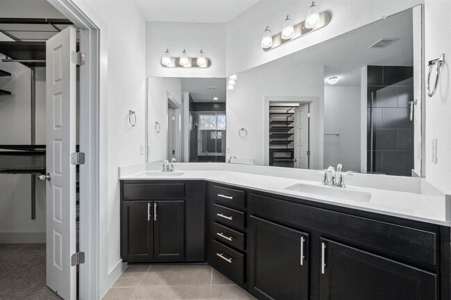 Building Photo - 1406 Casa Dr