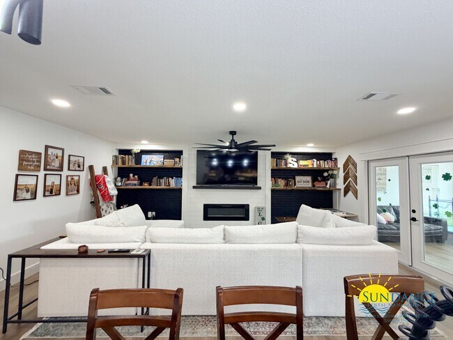 Building Photo - Custom 4BR Pool Home in Kenwood with Bonus Room & Private Backyard!