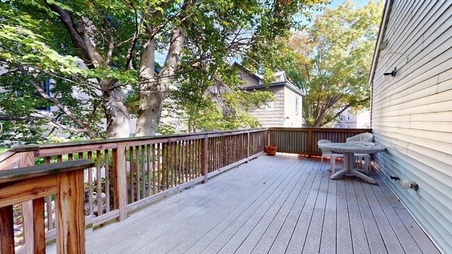 Building Photo - 273 Putnam Ave