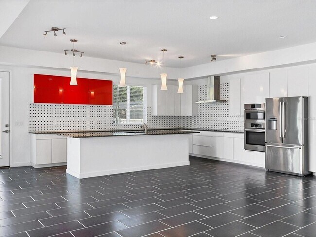 Building Photo - 4524 Riverwood Ave