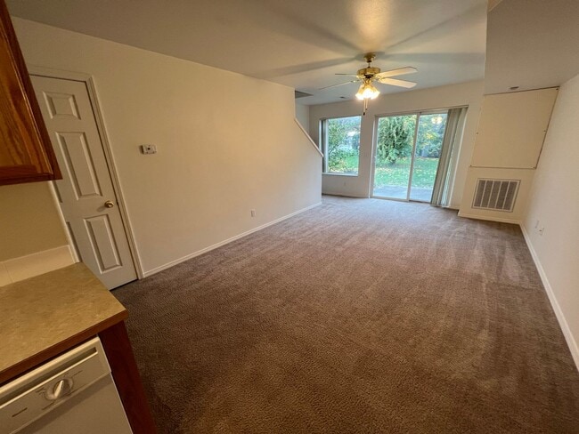 Building Photo - Spacious 2 Bed, 1.5 Bath in CDA!