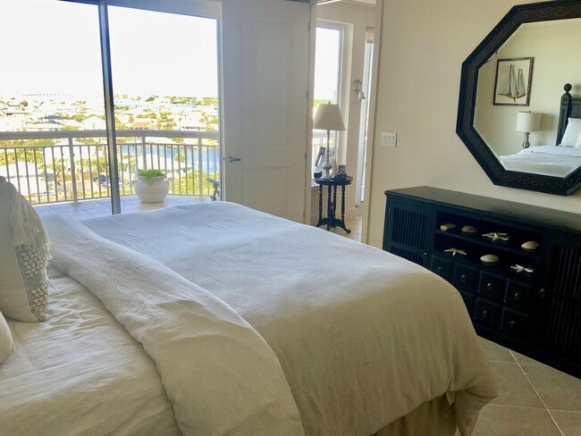 Building Photo - 725 Gulf Shore Dr