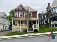 Building Photo - Spacious 8 Bedroom, 3 Bathroom Home for Re...