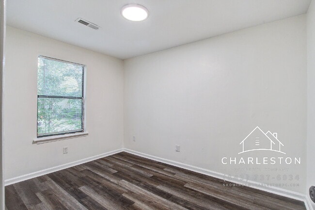 Building Photo - 114 Langley Dr