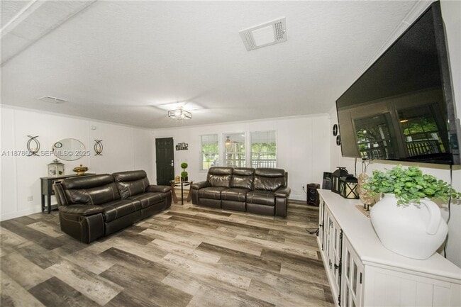 Building Photo - 755 N Quebrada St