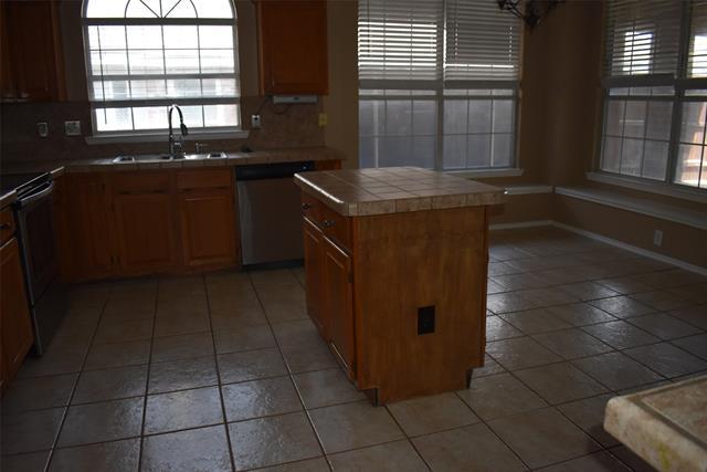 Building Photo - 4207 Sarasota Ln