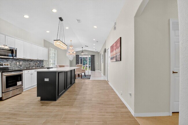 Building Photo - 8403 Siciliano St