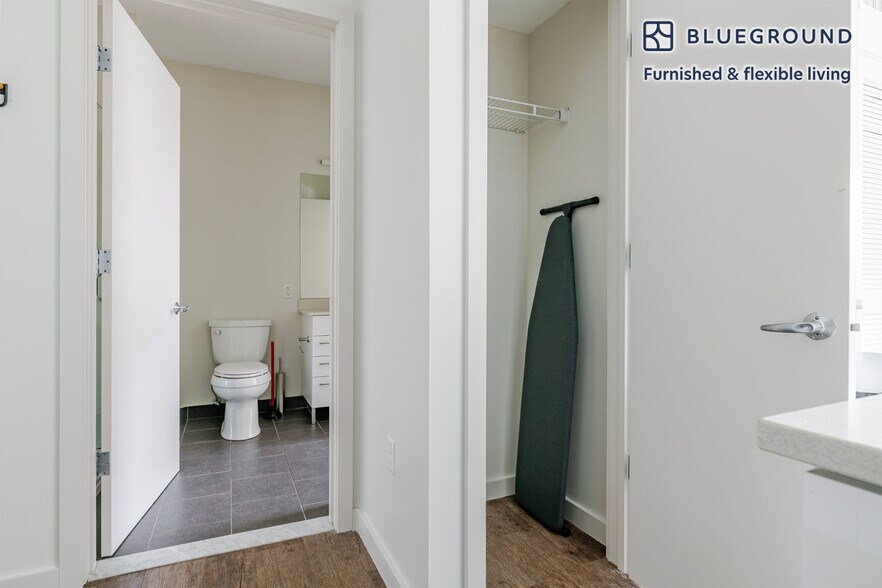 Building Photo - 240 Sidney St