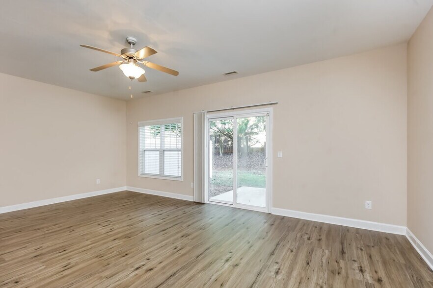 Building Photo - 2545 Spring Oaks Way