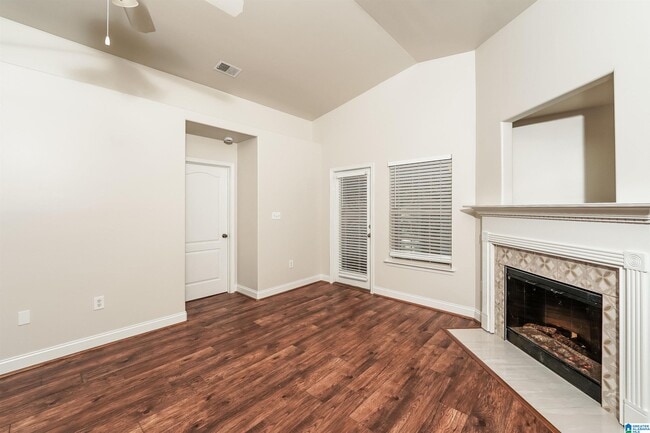 Building Photo - 6916 Meadow Ridge Dr