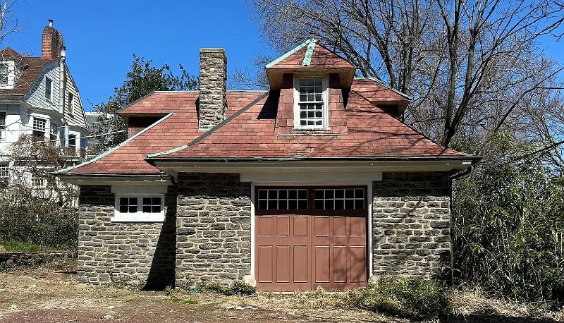 Building Photo - 260 W Johnson St