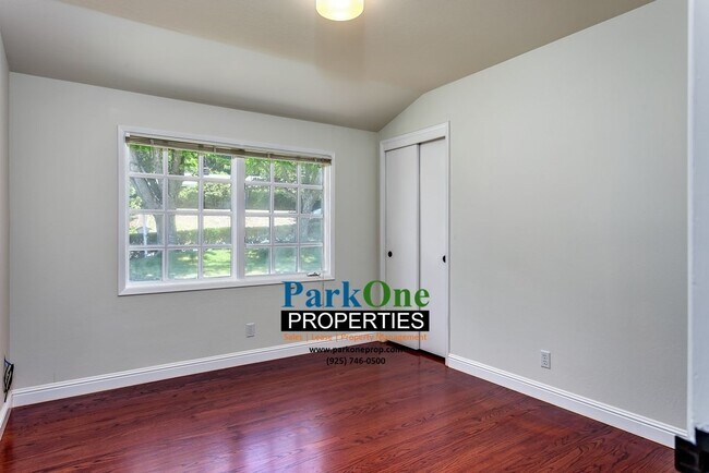 Building Photo - Amazing Moraga Home with incredible lot!
