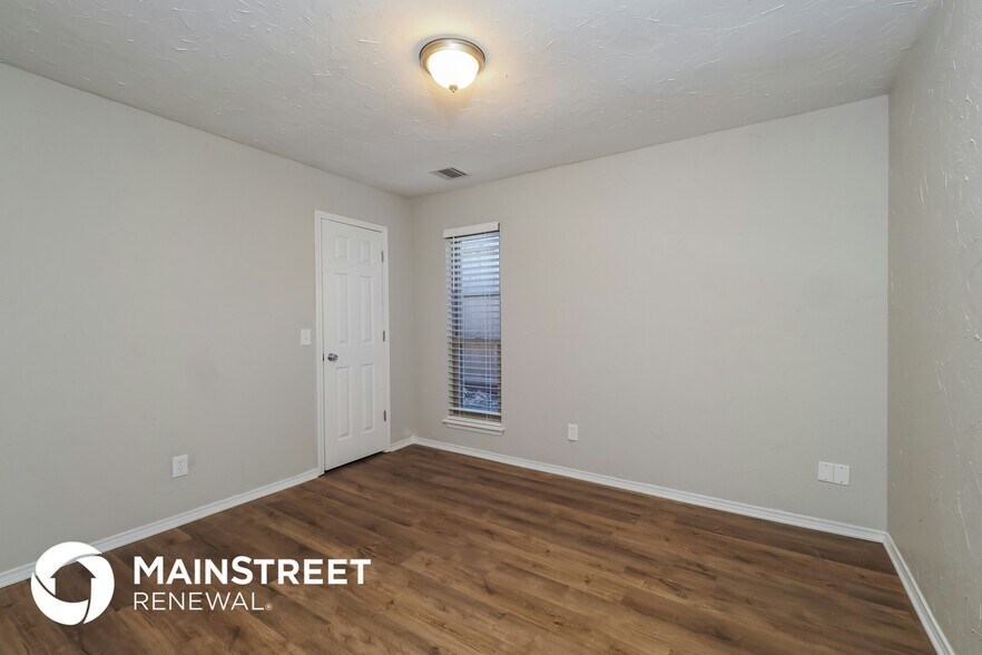 Building Photo - 516 Conestoga Dr
