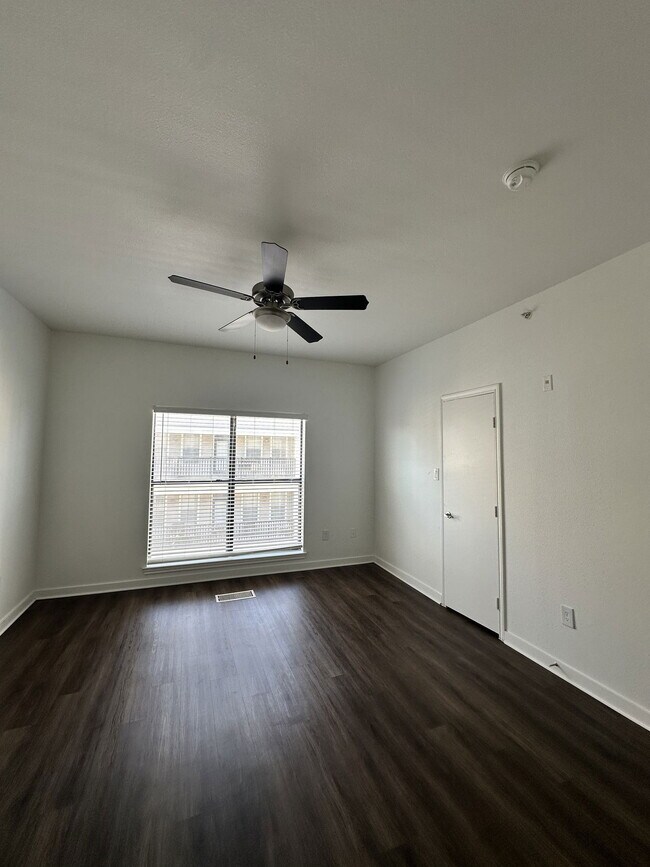 Building Photo - 6740 Davidson St