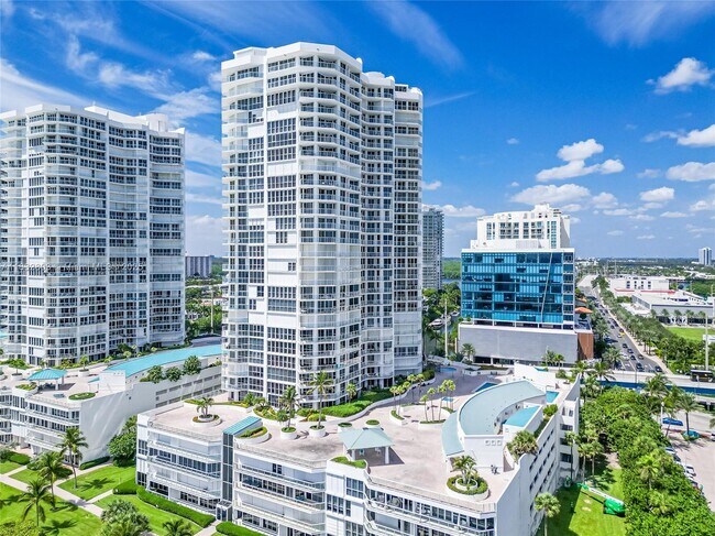Building Photo - 16485 Collins Ave