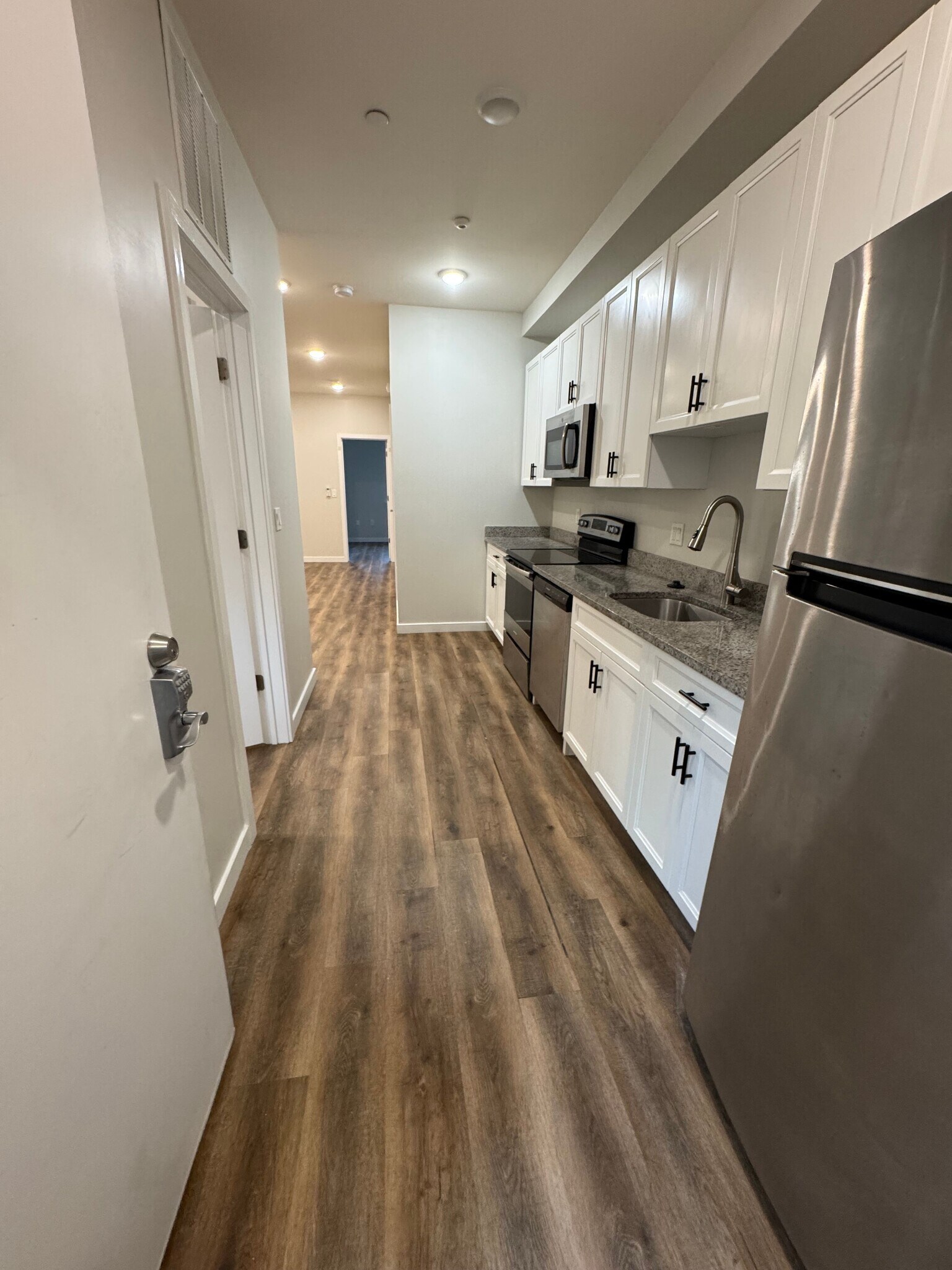 Building Photo - 707 N 40th St