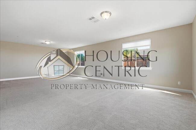 Building Photo - Executive Gated Rental with Stunning Views & Solar!