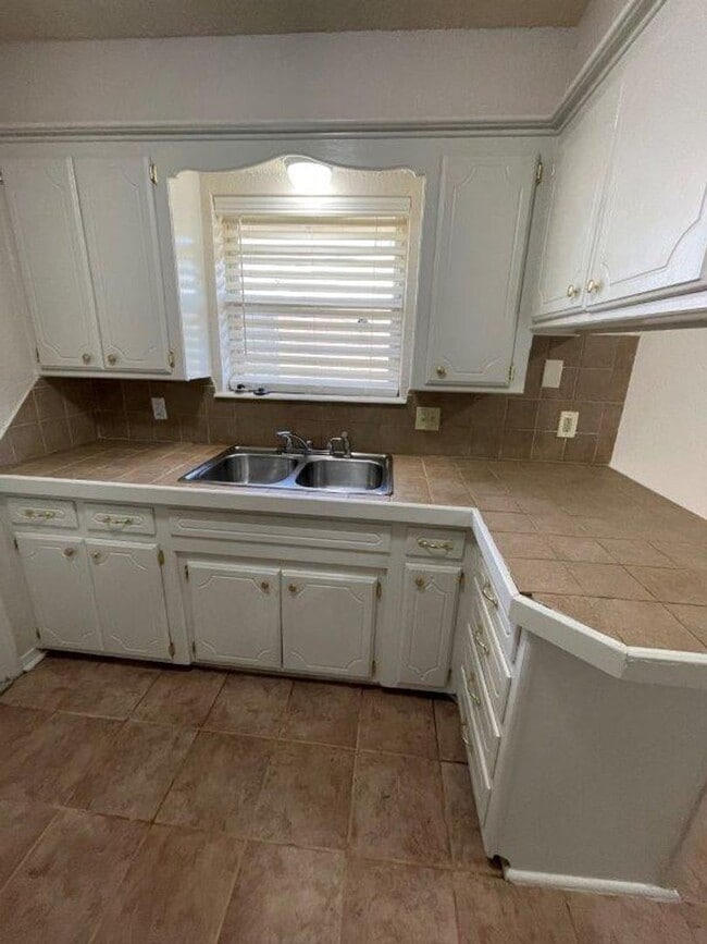 Building Photo - Military Discount available! Updated 3 bed 2 bath, 2 car, fenced yard!