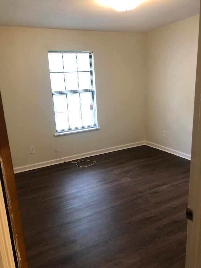 Building Photo - 515 Howard Ave