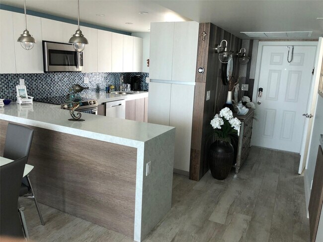 Building Photo - 333 NE 21st Ave