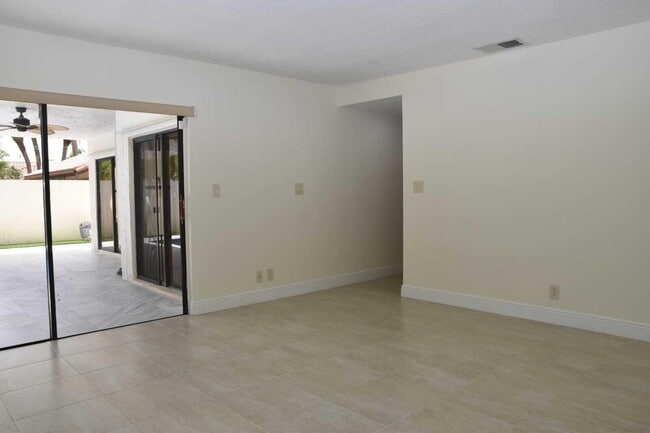 Building Photo - 6735 Lago Vista Terrace