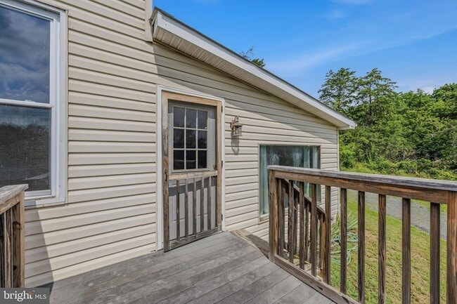 Building Photo - 856 Spriggs Rd