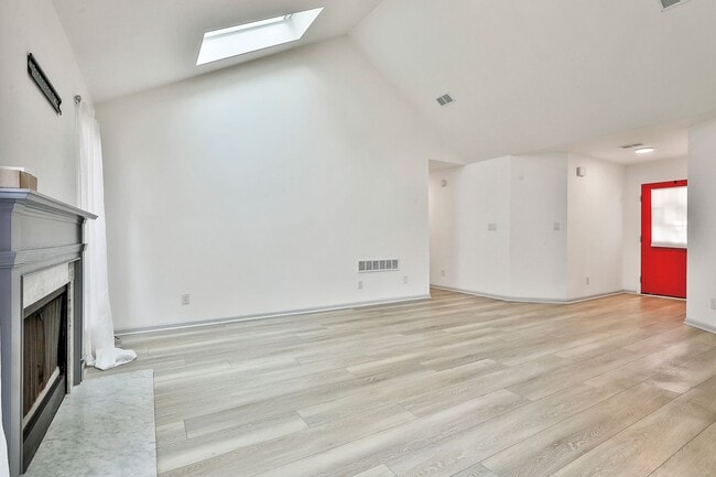 Building Photo - Fully Renovated 3/2 Ranch in Starr's Mill