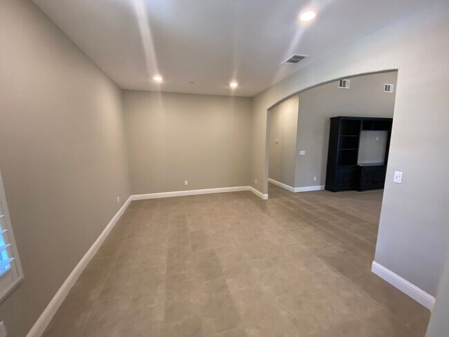 Building Photo - 3163 Parks Ave