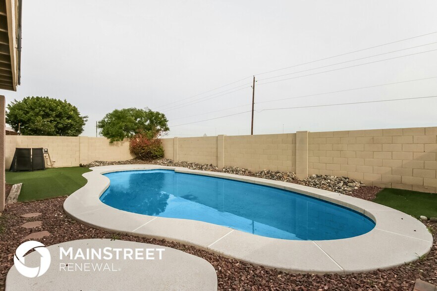 Building Photo - 4651 N 99th Dr