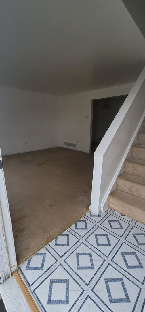 Building Photo - Affordable 2 bedroom / 1 bathroom townhome.