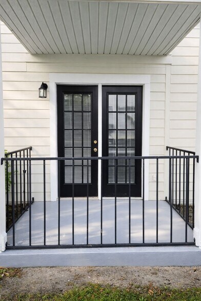 Building Photo - 2550 N Alafaya Trl