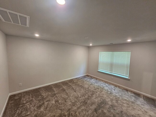 Building Photo - Like New Home is Mulberry Pond