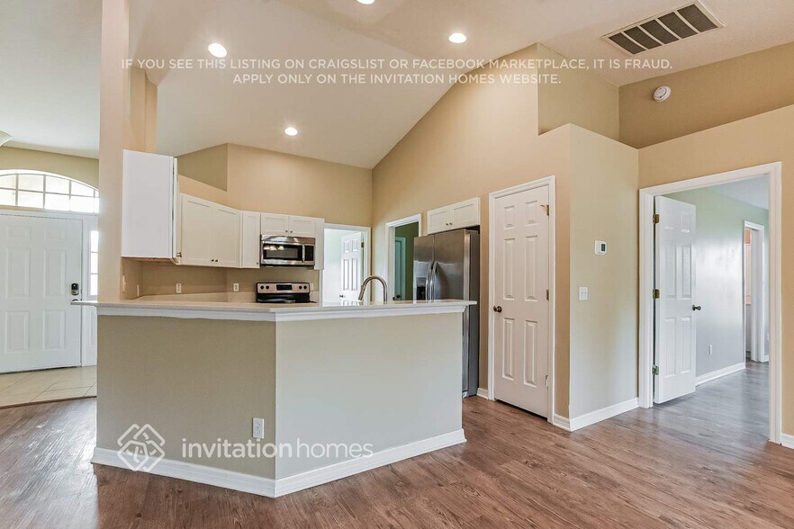 Building Photo - 70 Crystal Dr