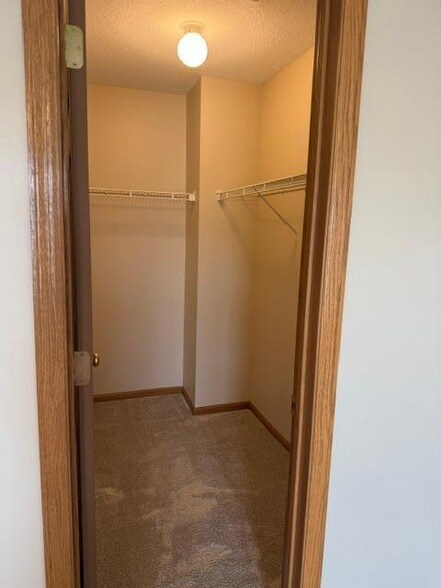 Building Photo - 6886 Meadow Grass Ln S