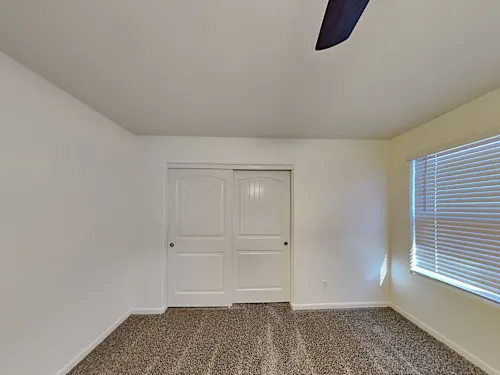 Building Photo - 1373 S Ponderosa Dr
