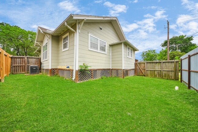 Building Photo - 201 W Pitts Ave