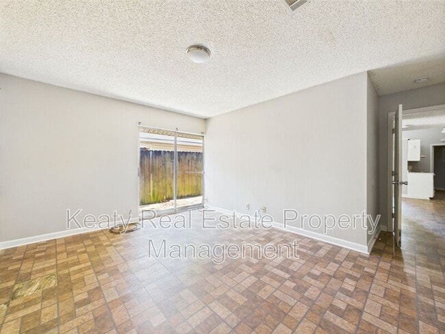 Building Photo - 513 Fox Run Ave