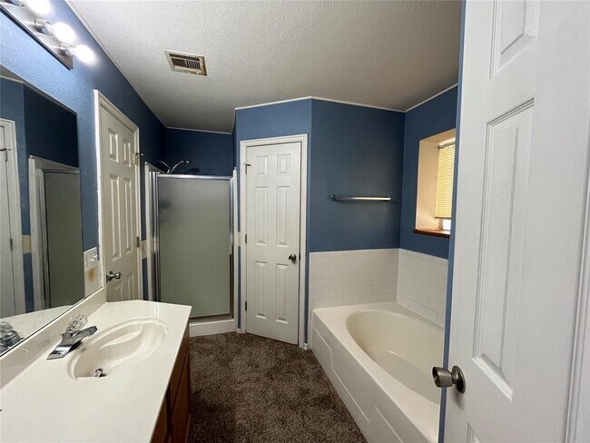 Building Photo - 2045 Rising Hill Dr